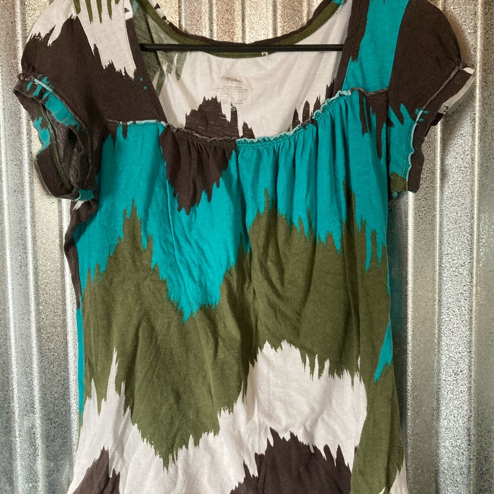 Size small tshirt multicolored. Not sure of brand